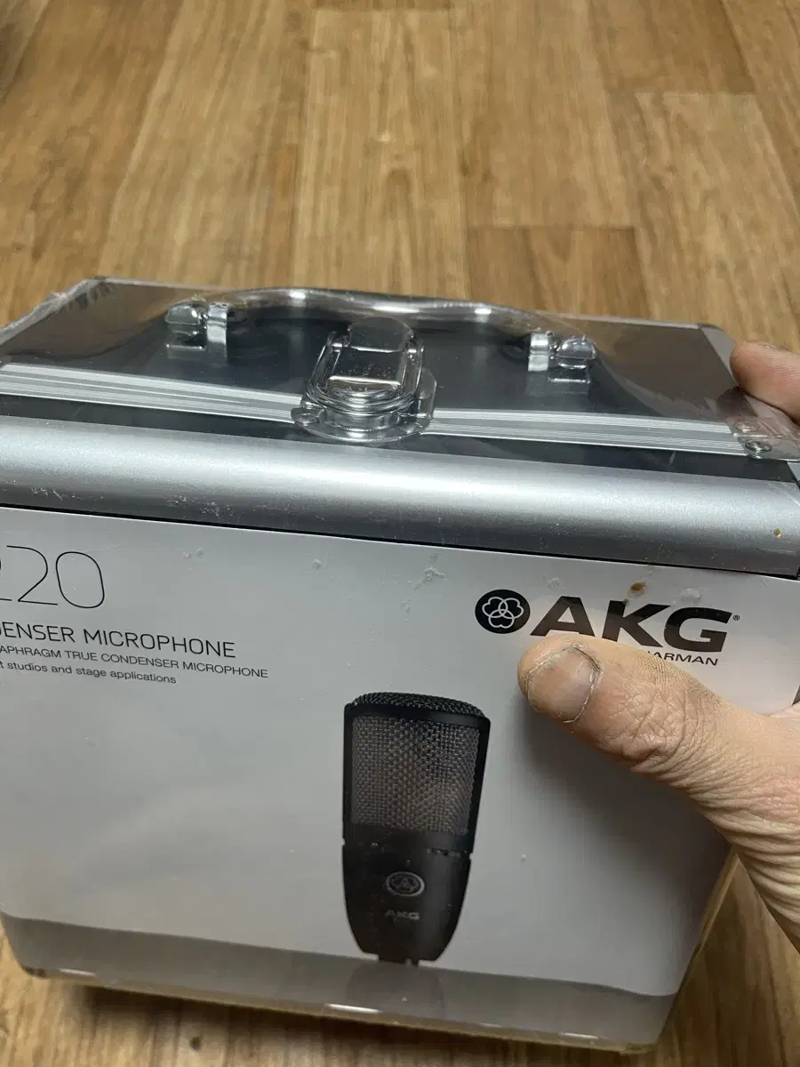 미사용 새상품] AKG P220 마이크 팝니다