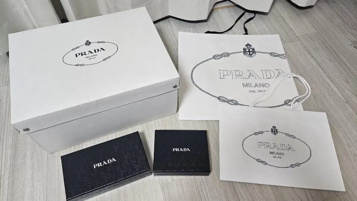 프라다 박스 쇼핑백 상자 종이가방 더스트백 파우치 명품 prada