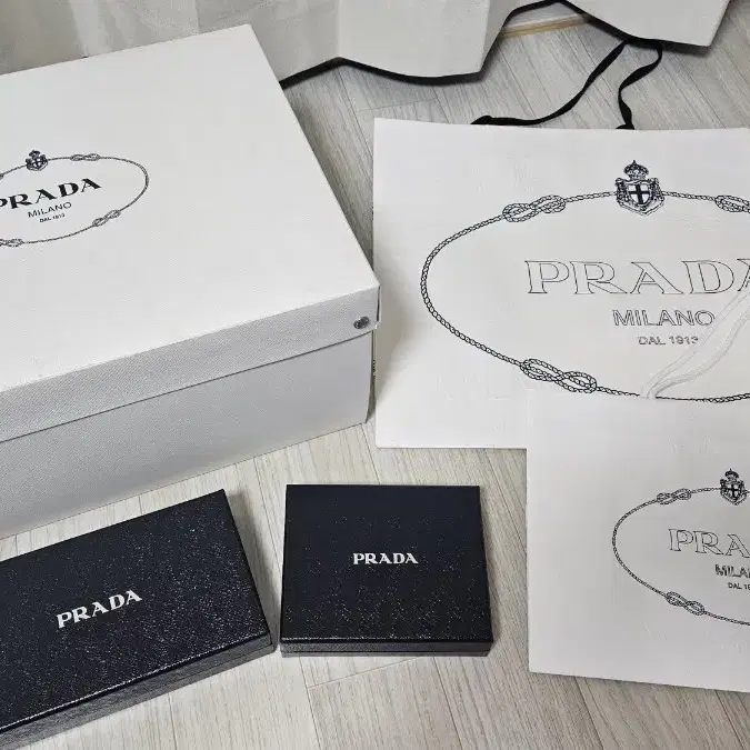 프라다 박스 쇼핑백 상자 종이가방 더스트백 파우치 명품 prada