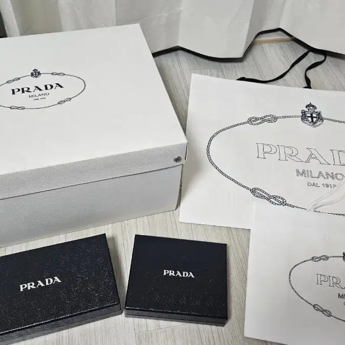 프라다 박스 쇼핑백 상자 종이가방 더스트백 파우치 명품 prada