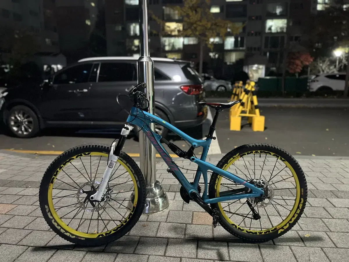 산타크루즈 노매드 xt풀카본 풀샥 mtb 돈필요해 급처합니다