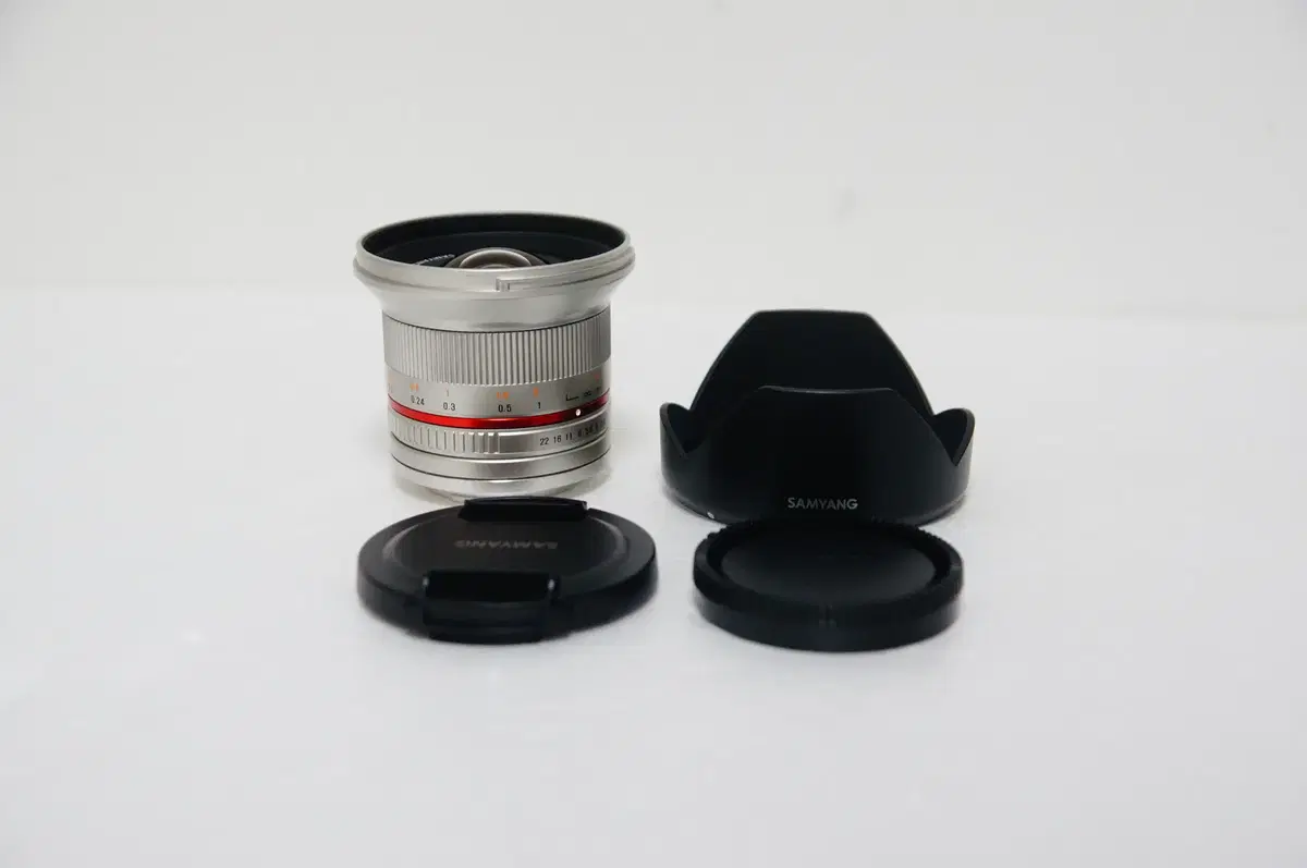 [소니용] 삼양 12mm f2.0 실버 단렌즈팝니다.(18.5만원)