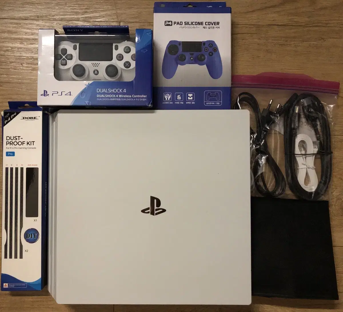 네고 가능 PS4 Pro (CUH-7218B) 화이트 에디션 판매합니다.