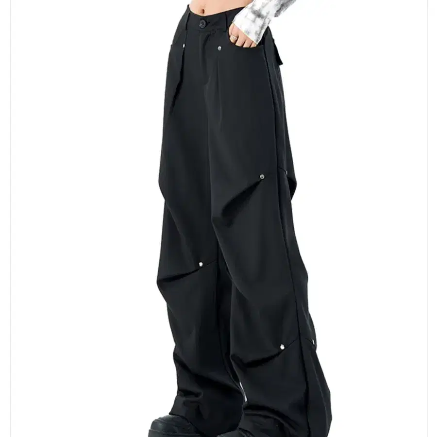 Revel Pleated Wide Pants 나일론 바지