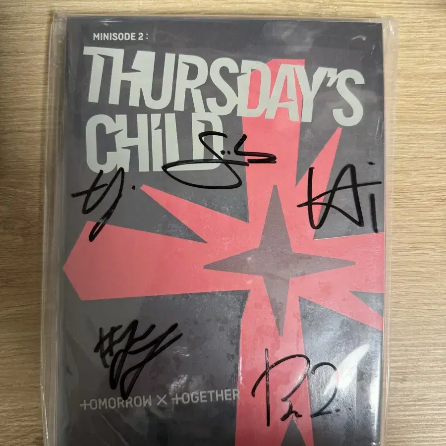 투바투 Thursdays Child 사인앨범