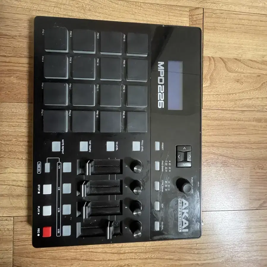 Akai Mpd 226 드럼패드