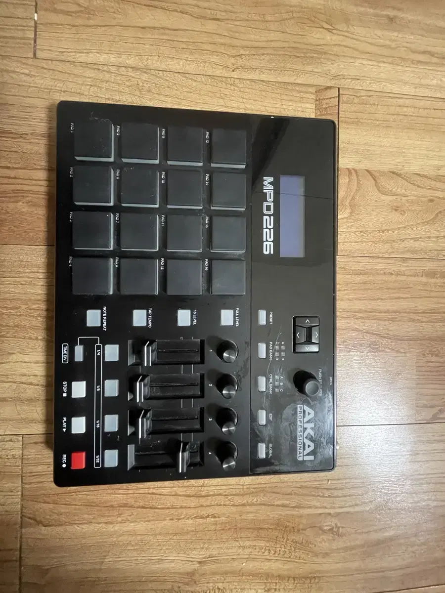 Akai Mpd 226 드럼패드