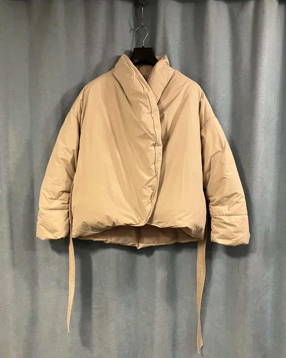 (OS) Recto belted down puffer jacket light beige