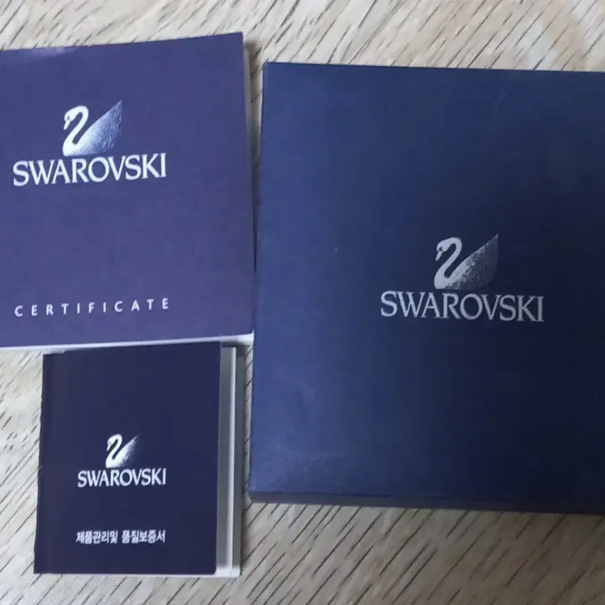 스와로브키(Swarovski) 백조 목걸이