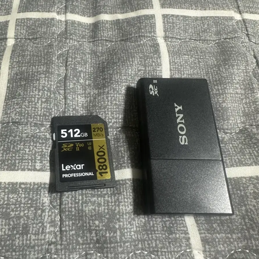 렉사 512g sdxc v60 1800x 리더기랑 같이 팝니다.