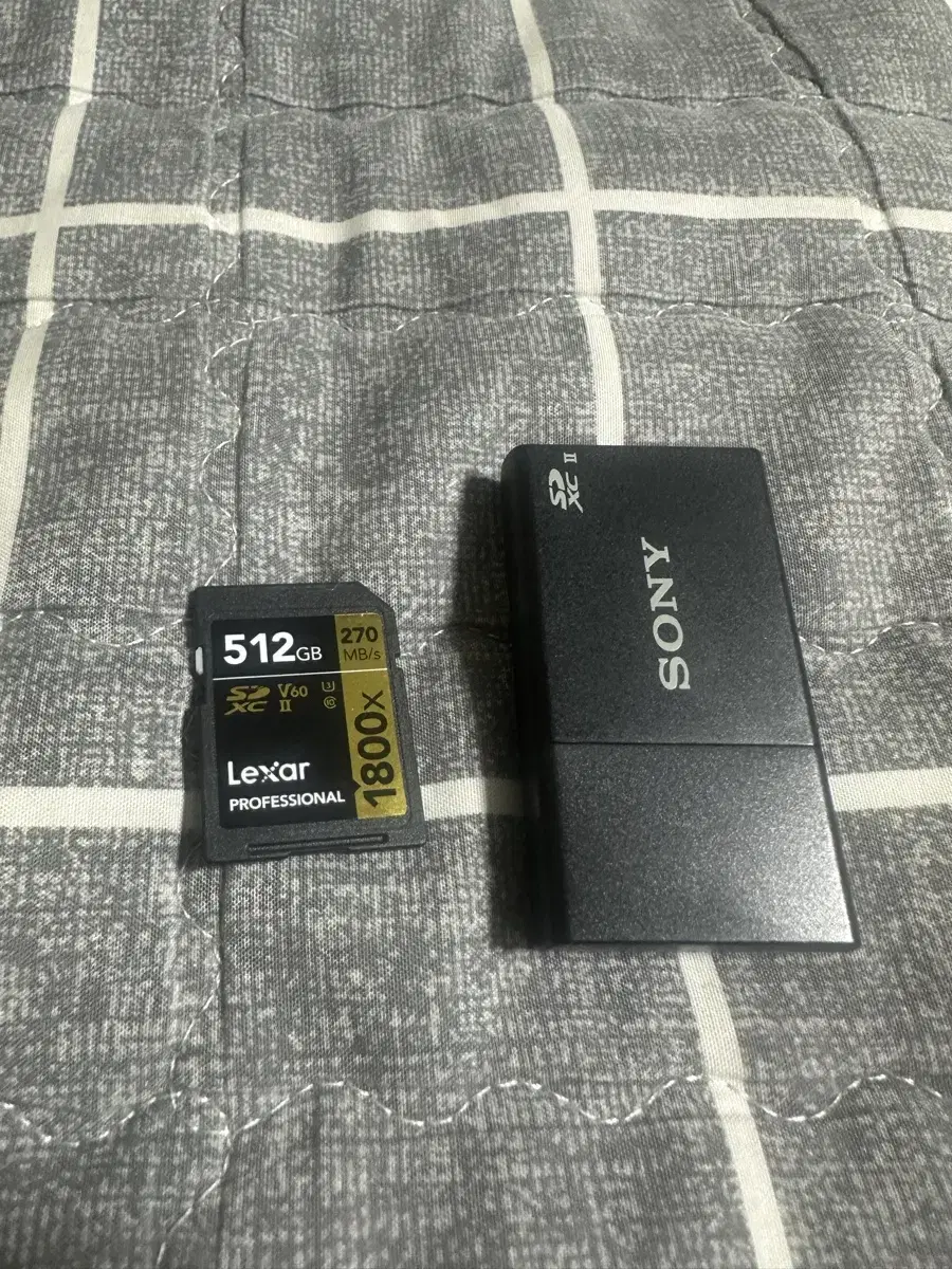 렉사 512g sdxc v60 1800x 리더기랑 같이 팝니다.