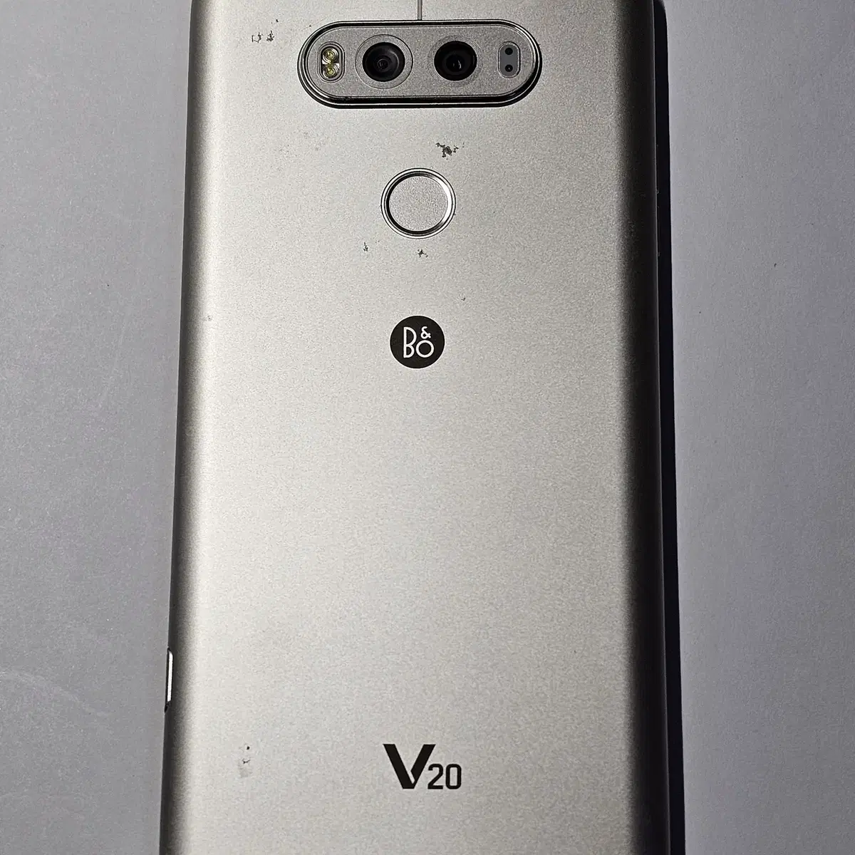 LG V20