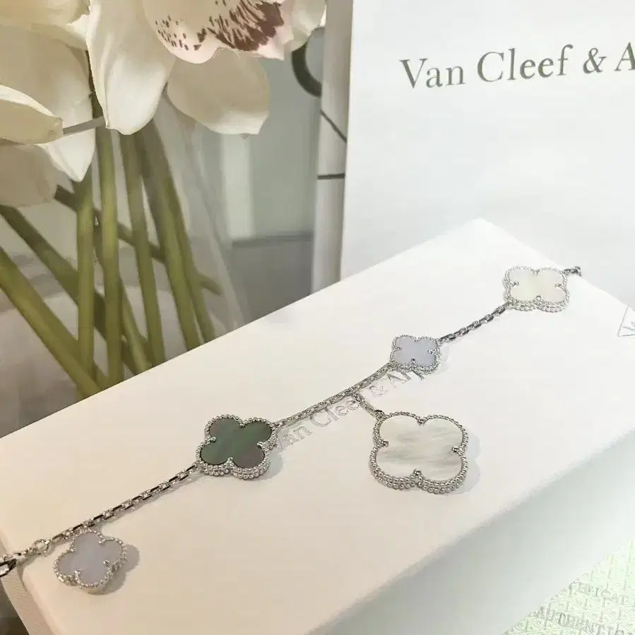 해외 구매Van Cleef & Arpels반클리프 아펠 팔찌 19cm