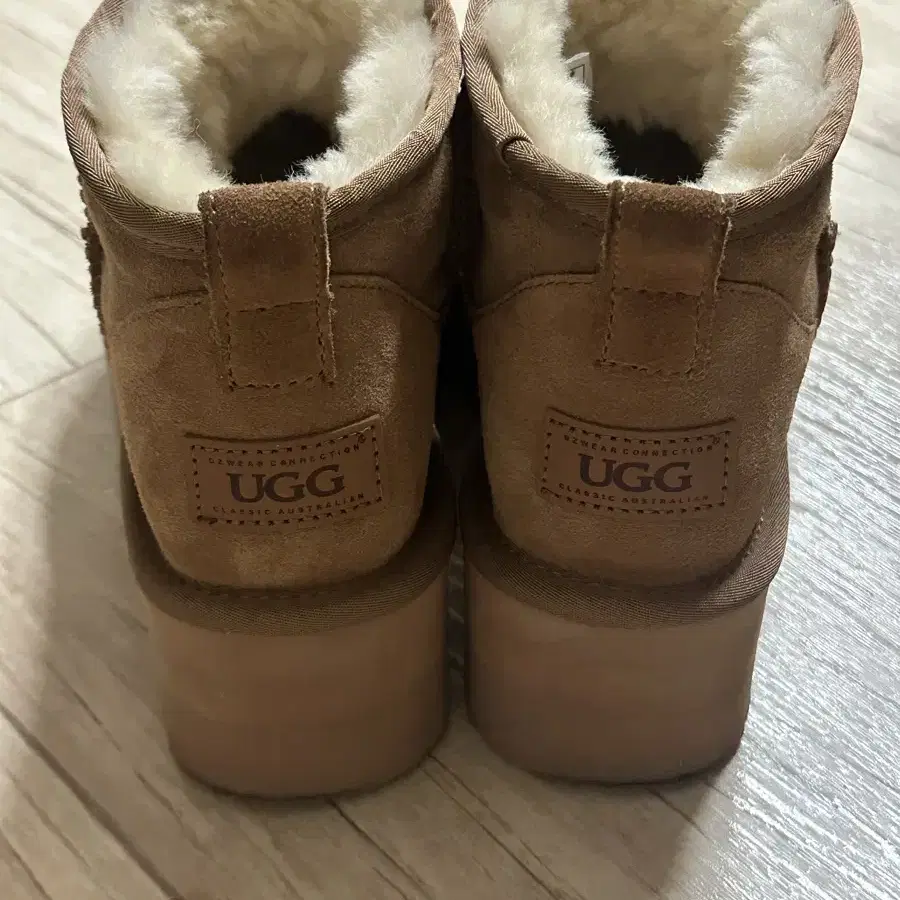 UGG 어그 플랫폼 울트라미니클래식 230 호주어그