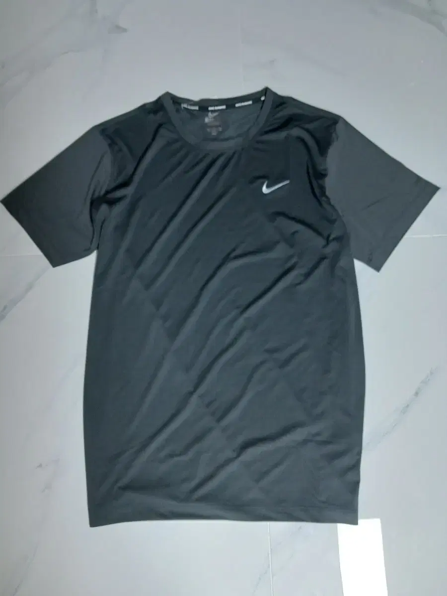 정품] 나이키 NIKE 드라이 핏  스우시 반팔티 ㅡ 105~110사이즈