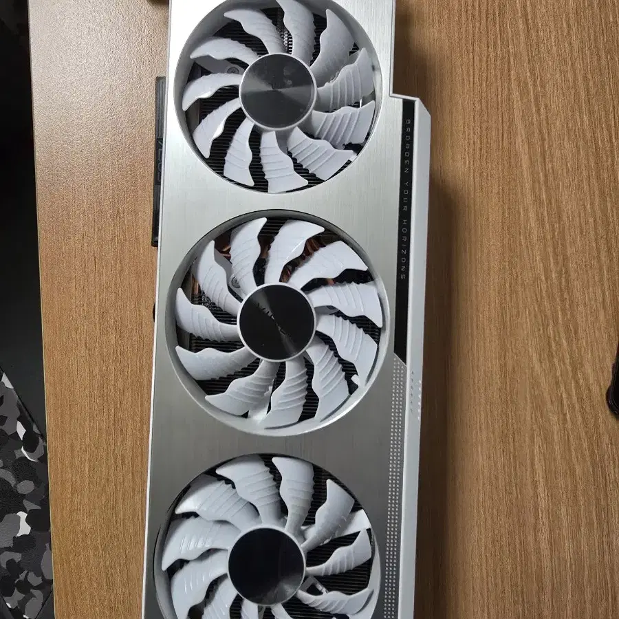 기가바이트 RTX3070TI VISION 화이트