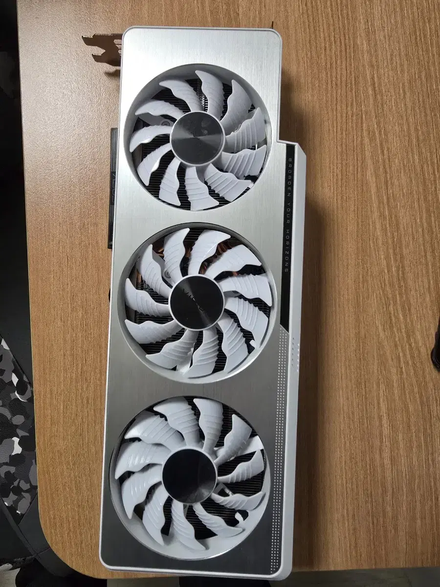 기가바이트 RTX3070TI VISION 화이트