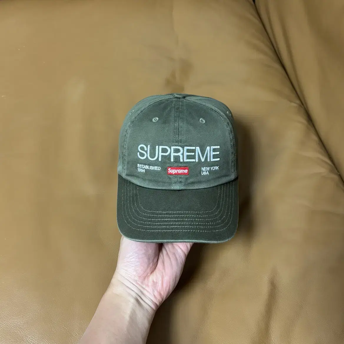 Supreme 슈프림 카키 6패널 볼캡 모자 Est.1994 Khaki