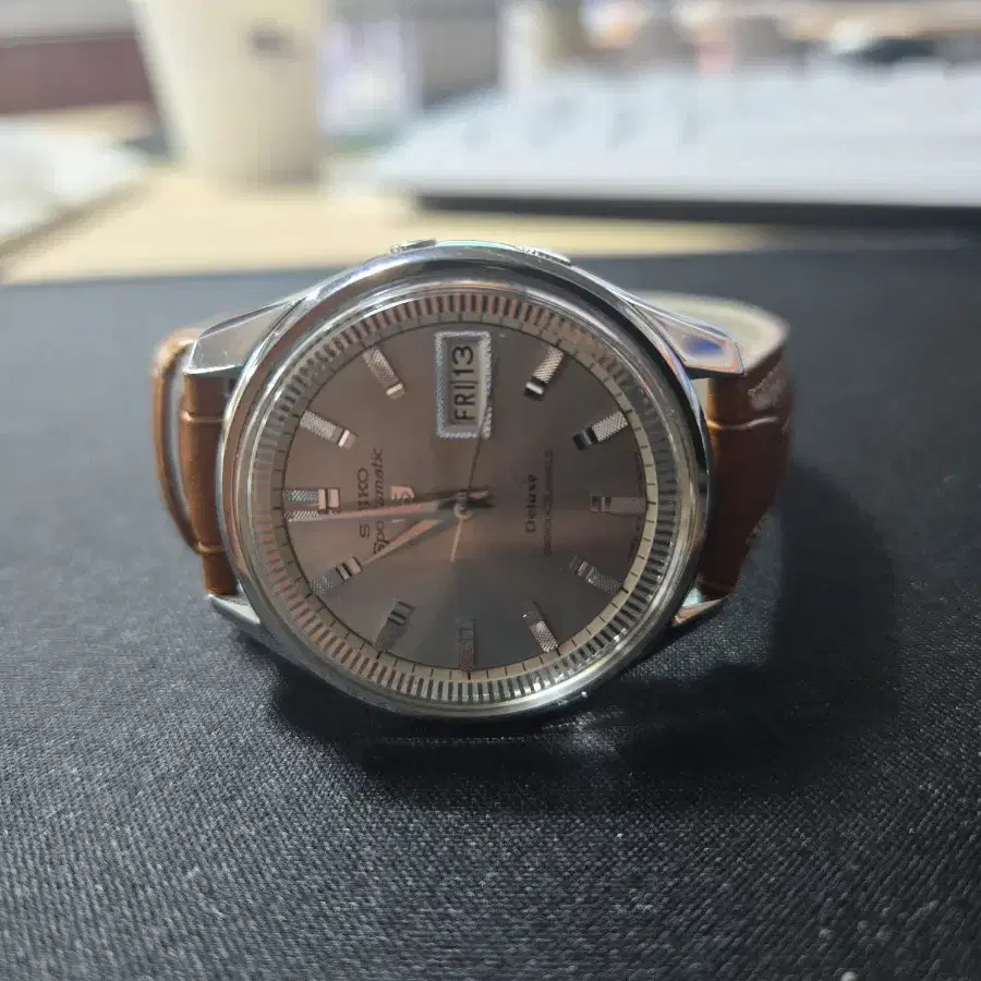 60년전 제작된세이코 SEIKO Sportmatic 5 Deluxe.