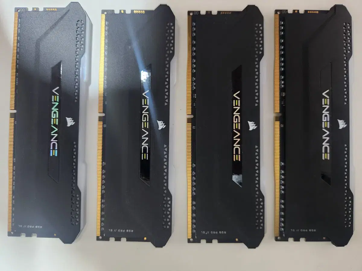 커세어 램 DDR4 32기가(8GB x 4) 팝니다