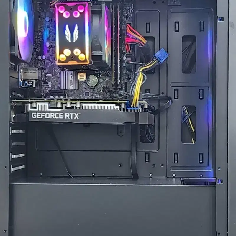 블랙&화이트 공냉 게이밍 컴퓨터 본체 i5 9400F/RTX 2060