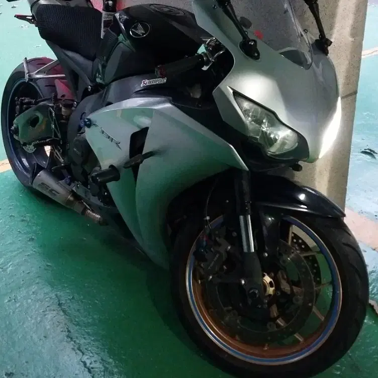 cbr1000 rr.  08.