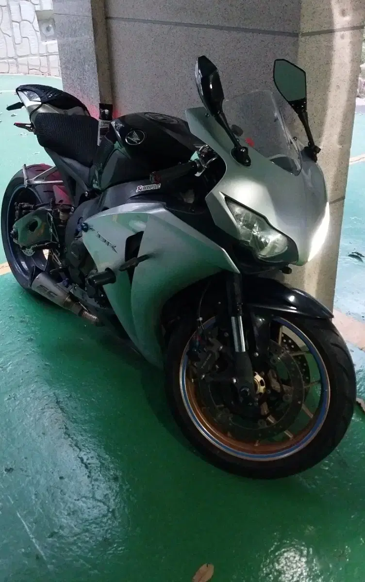 cbr1000 rr.  08.