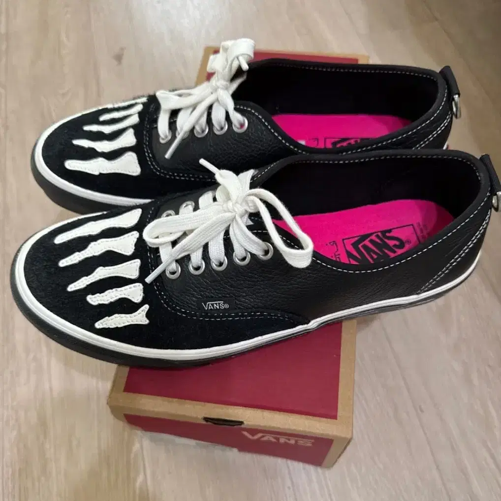 VANS  x MR SABOTAGE 본 올드스쿨 레더 스니커즈