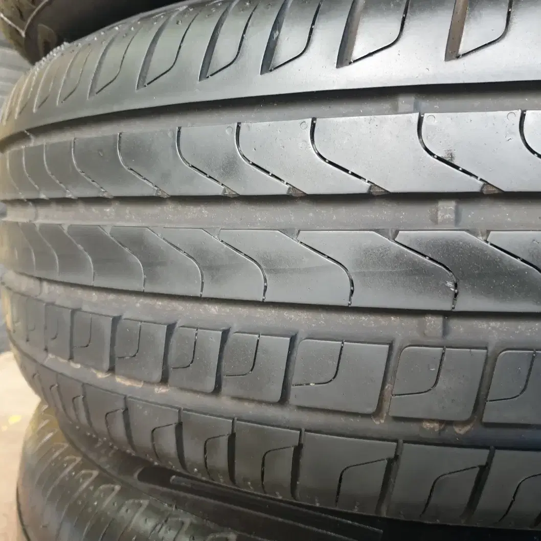 중고타이어 피렐리 신투라토P7 런플렛 225/55R17 97Y 4개 세트