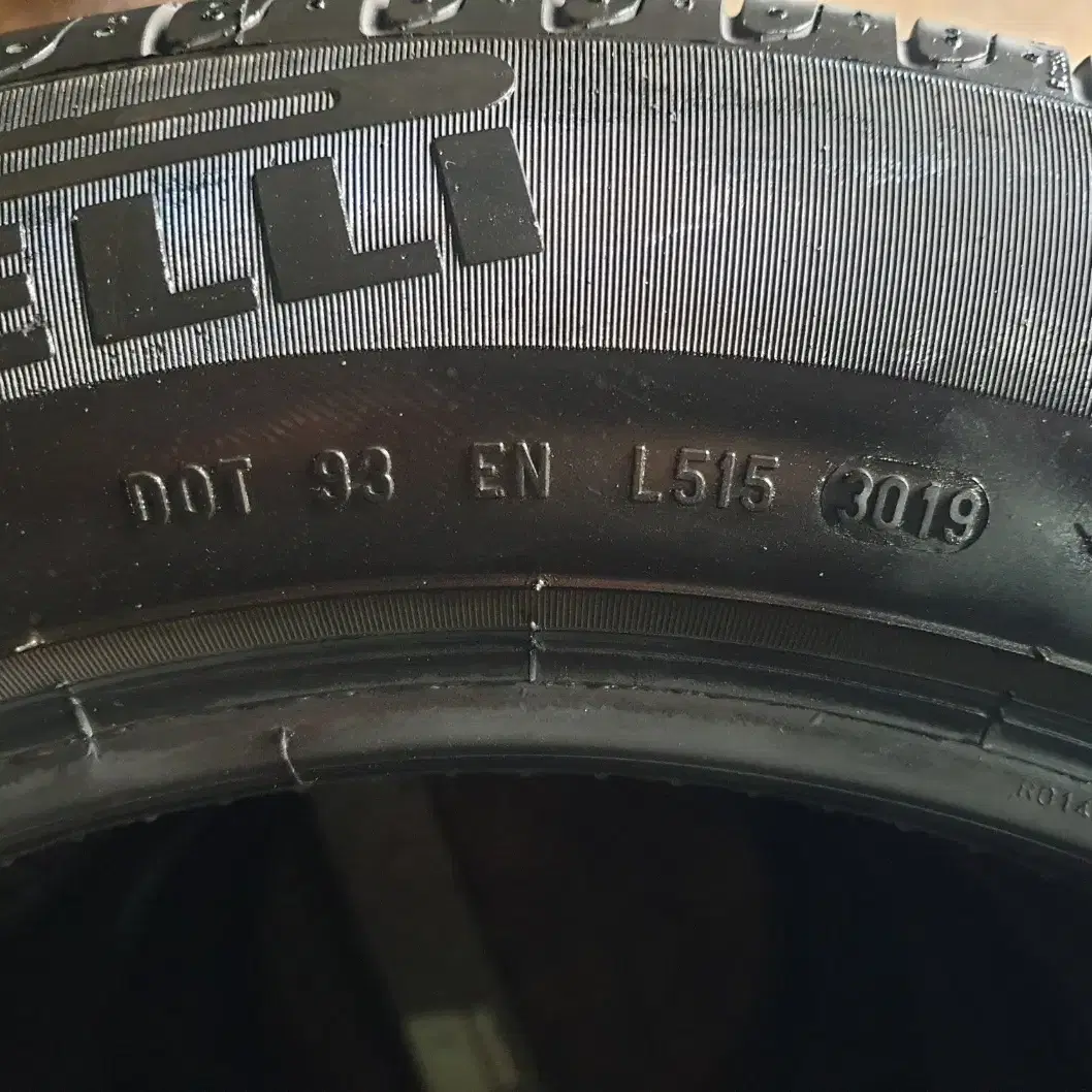 중고타이어 피렐리 신투라토P7 런플렛 225/55R17 97Y 4개 세트