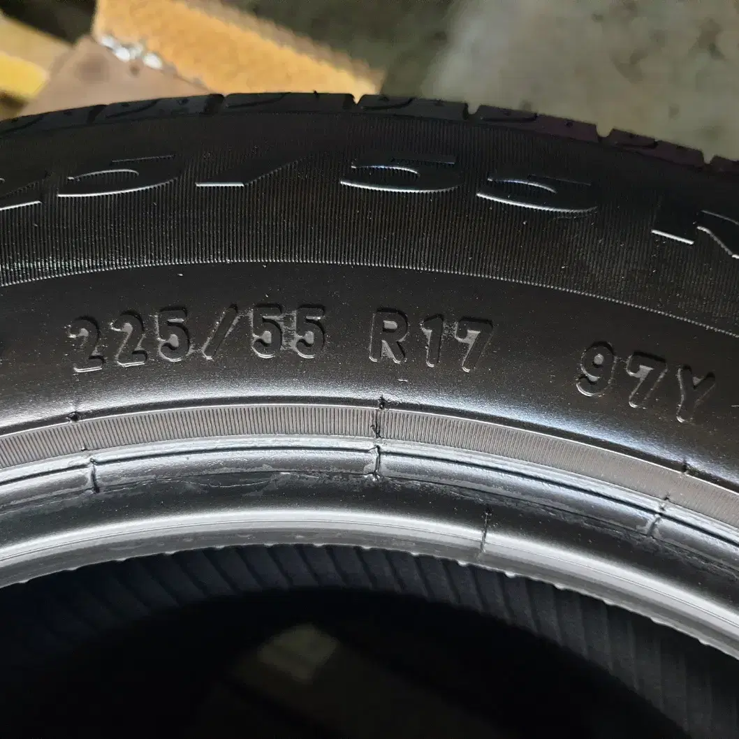 중고타이어 피렐리 신투라토P7 런플렛 225/55R17 97Y 4개 세트