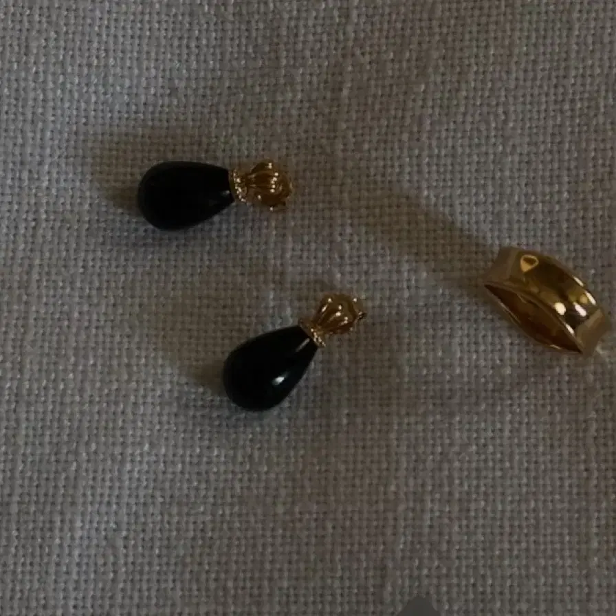 HISA 히사 Gota Earrings. Onyx (Gold) 미착용 새