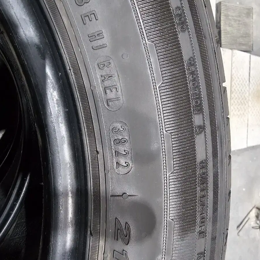 중고타이어 215/67r17 팝니다