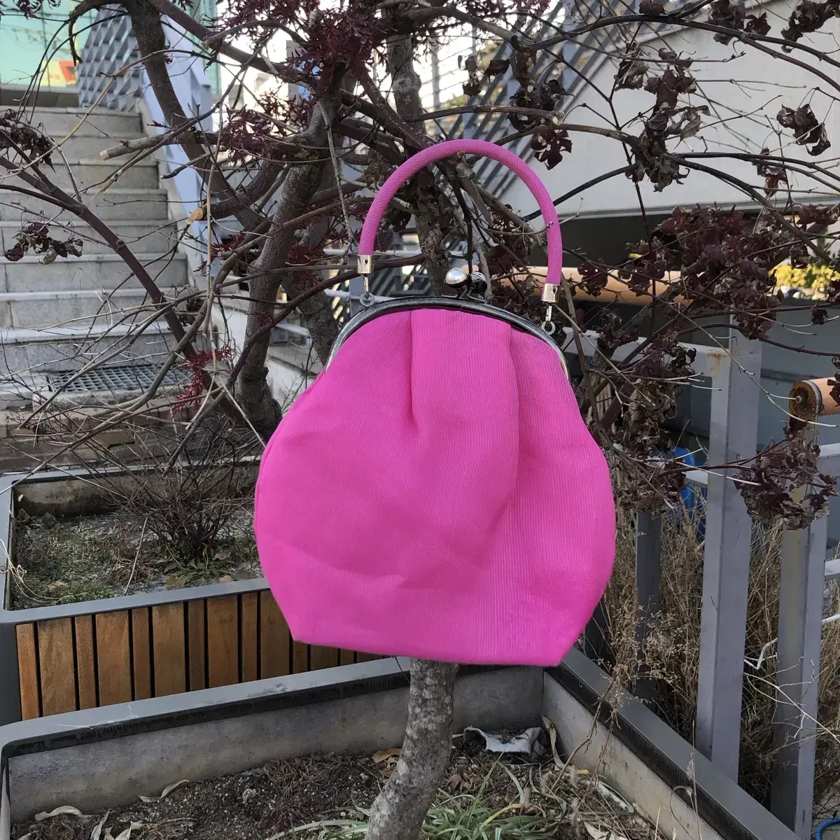 Vintage Hot pink pearl tote bag