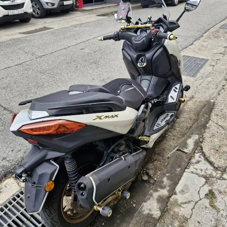 Xmax300 팝니다(54000km)