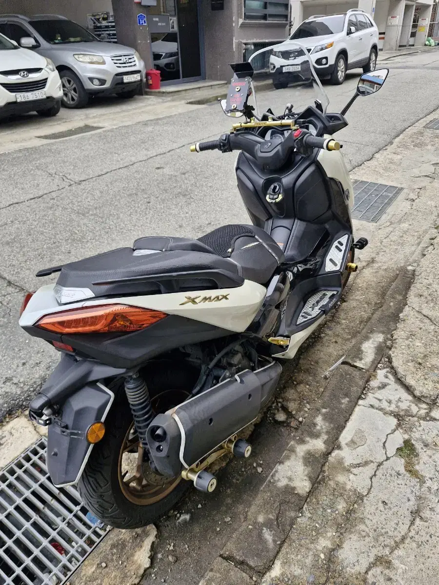 Xmax300 팝니다(54000km)