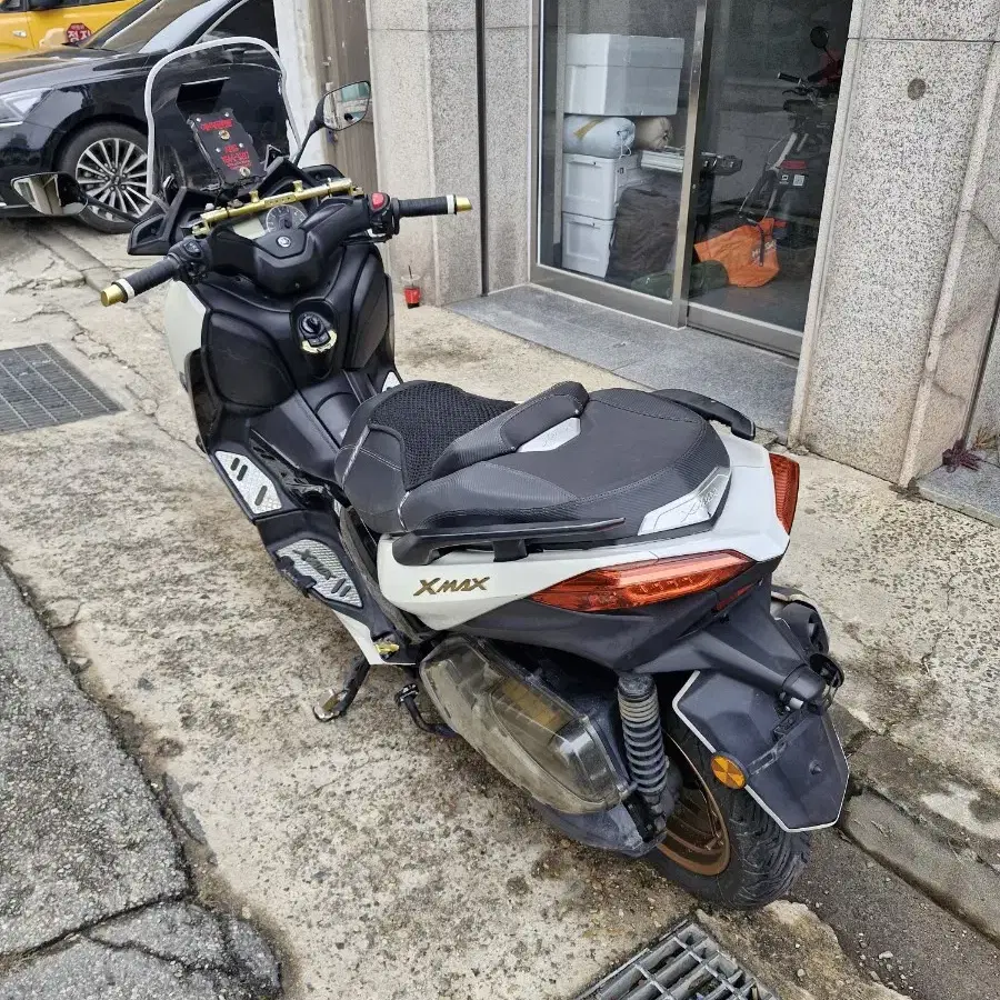 Xmax300 팝니다(54000km)