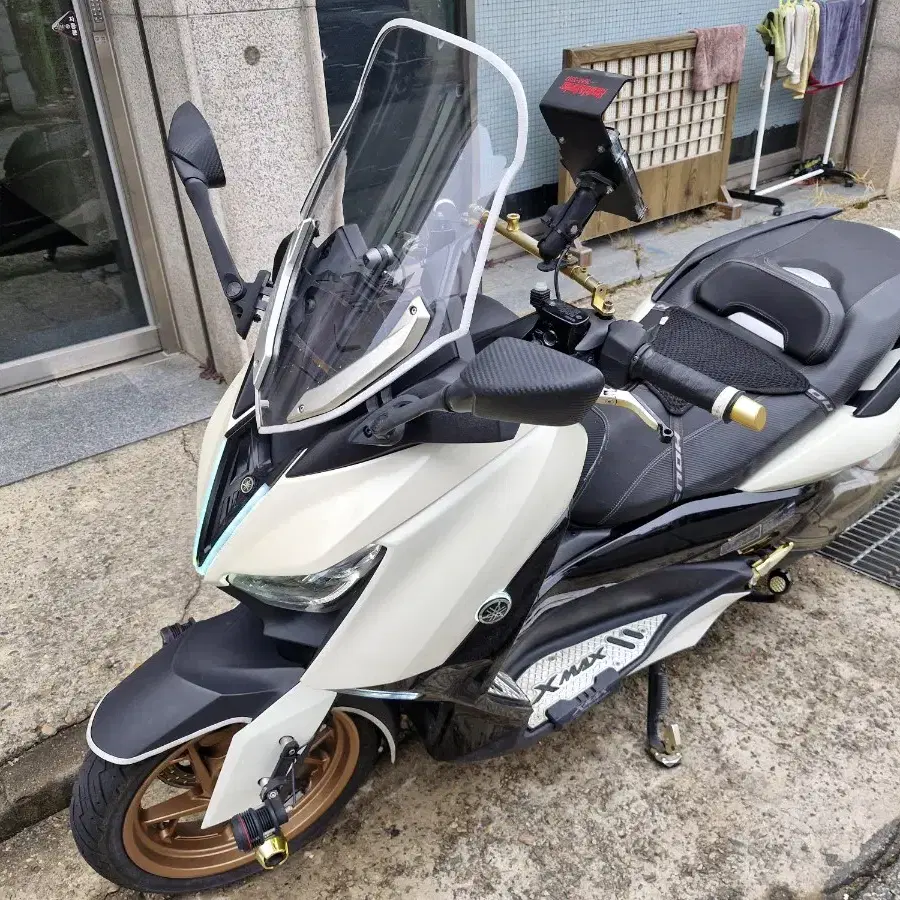 Xmax300 팝니다(54000km)