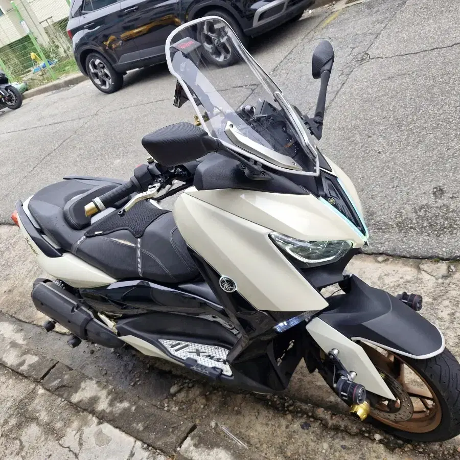 Xmax300 팝니다(54000km)