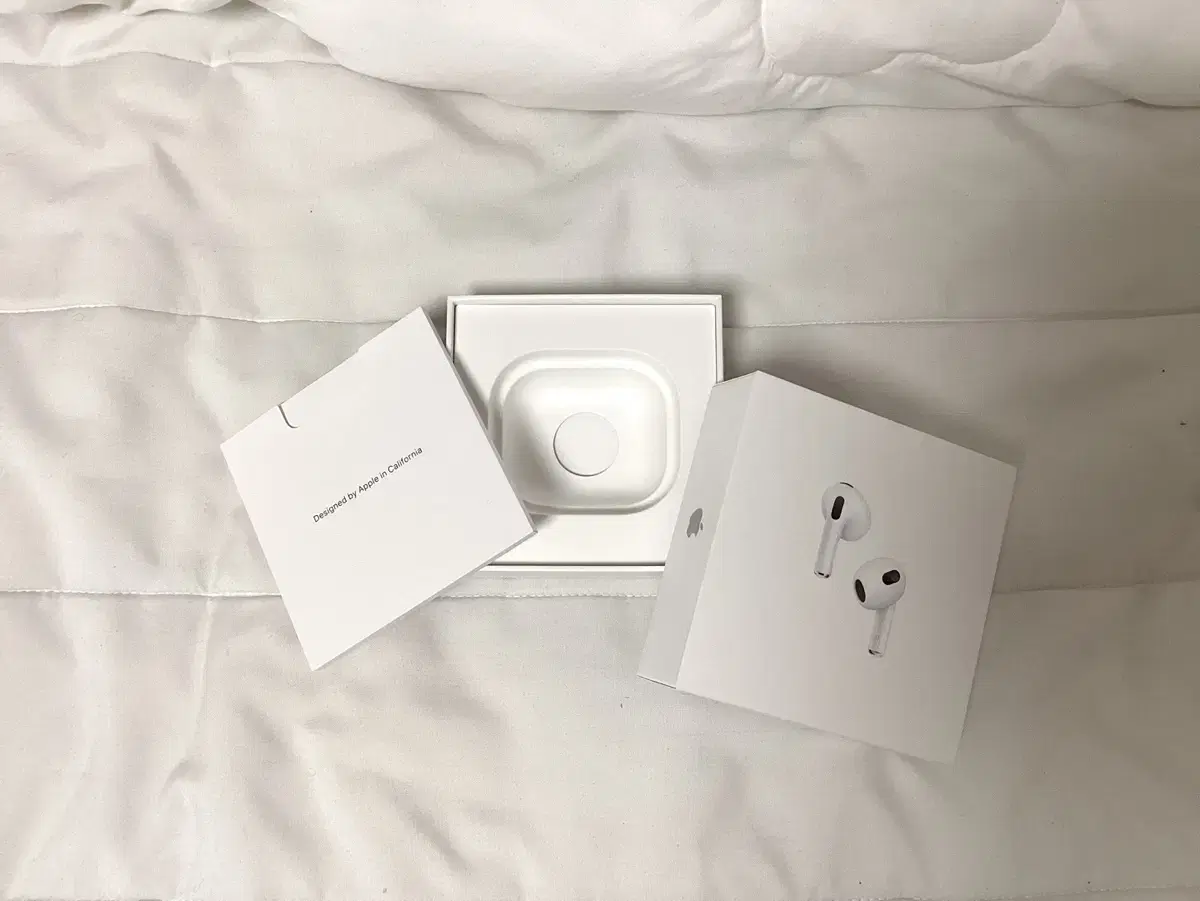 We only sell airpods 3rd generation boxes!