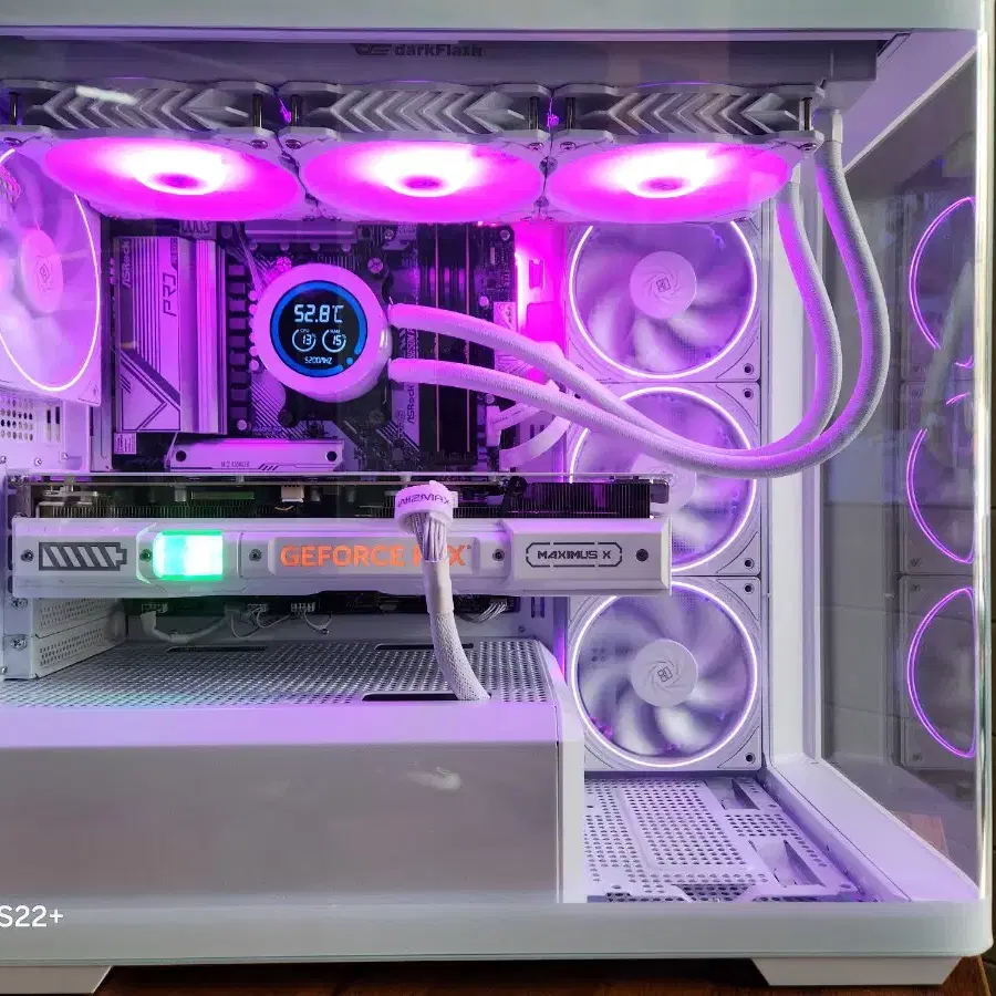 화이트 게이밍 컴퓨터 ( 9800X3D RTX4080SUPER  ) PC