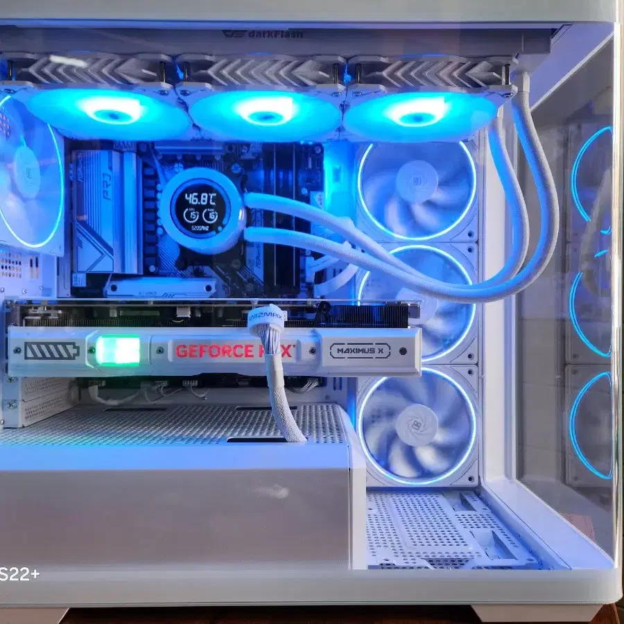 화이트 게이밍 컴퓨터 ( 9800X3D RTX4080SUPER  ) PC