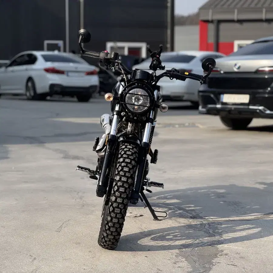 부캐너 125cc 23년형 1천키로대 신차급 차량 1인신조 판매합니다