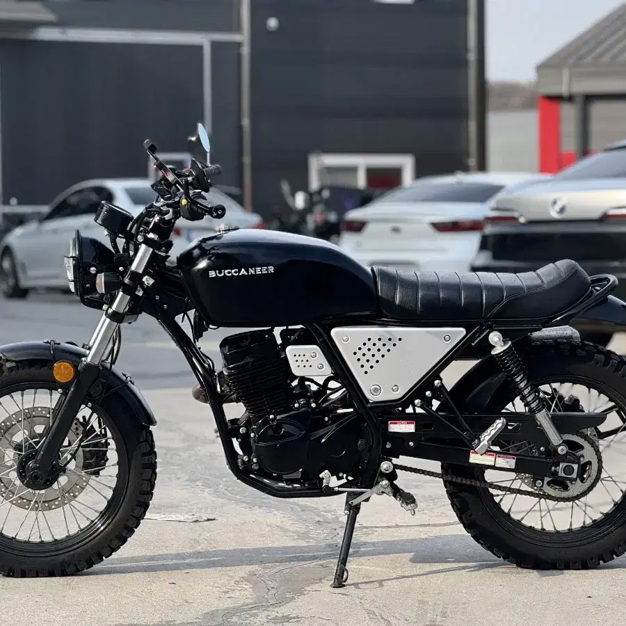 부캐너 125cc 23년형 1천키로대 신차급 차량 1인신조 판매합니다