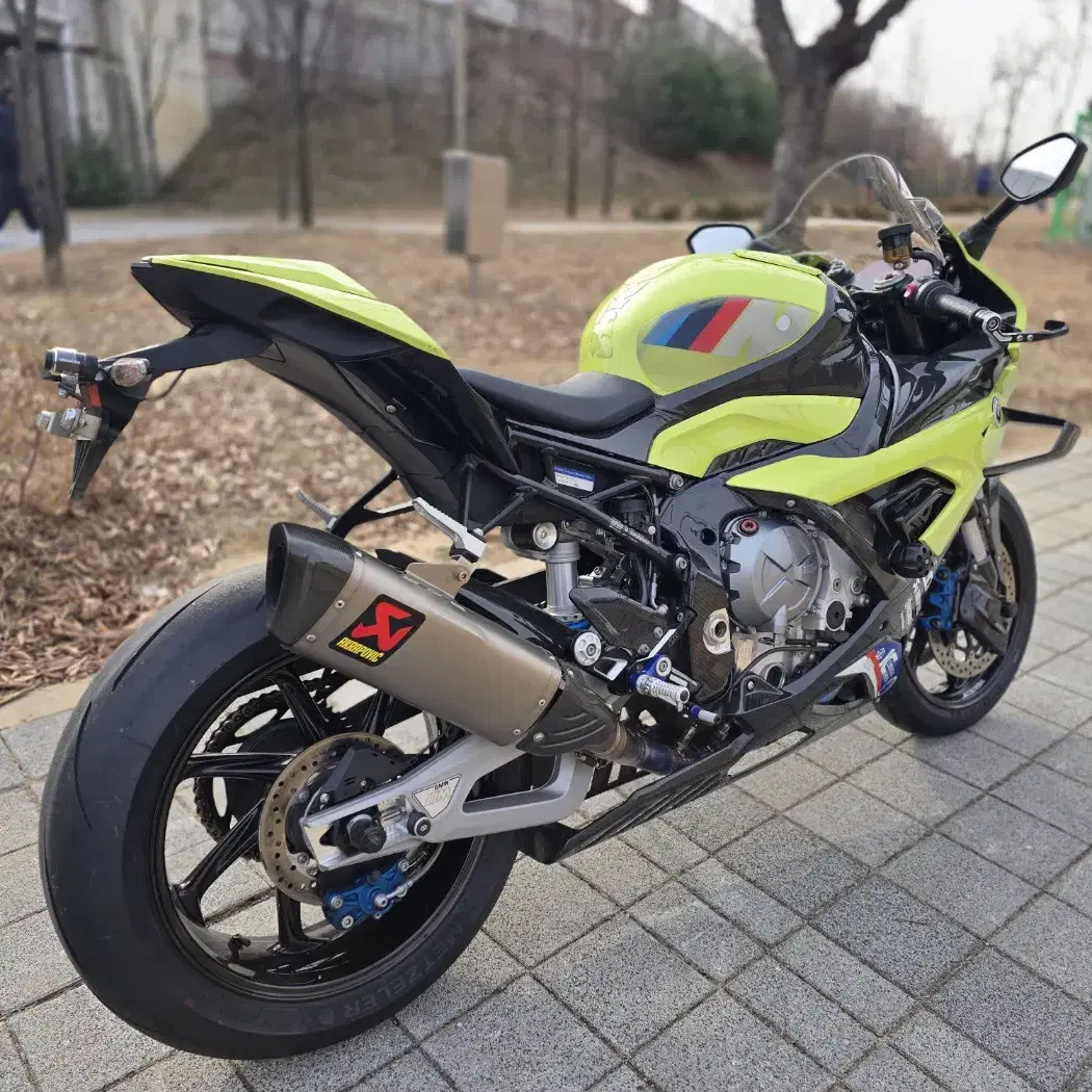 bmw m1000rr 2022년식 50주년 한정판컬러 판매합니다.