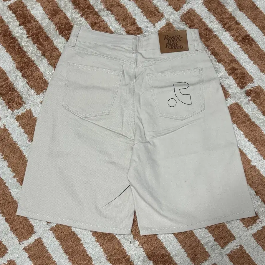 레스트앤레크레이션 RR LOGO COTTON SHORTS