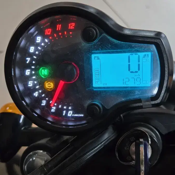 아퀼라300 23년식 1279km