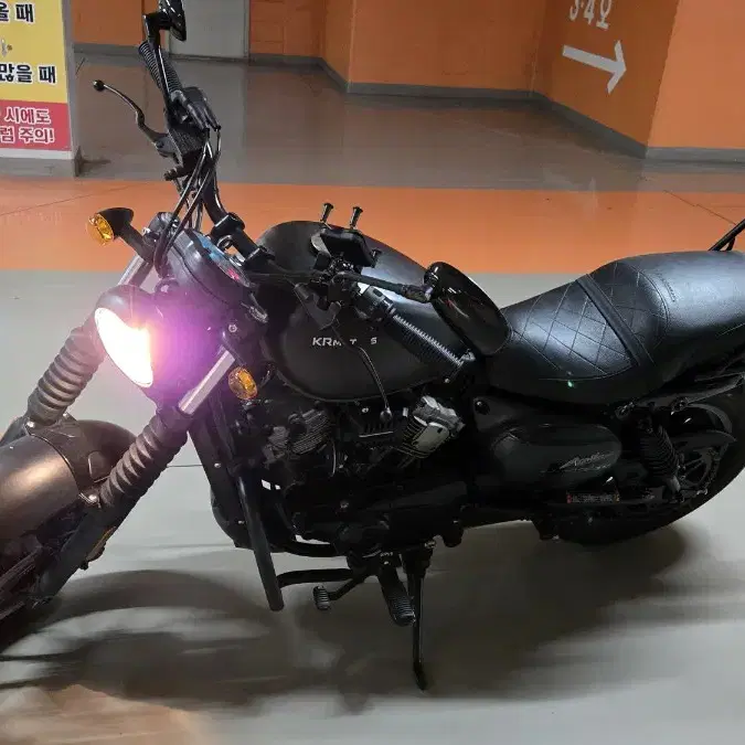 아퀼라300 23년식 1279km