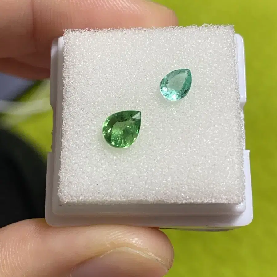 차보라이트 가넷 0.61ct+에메랄드 (약 6mm) 나석