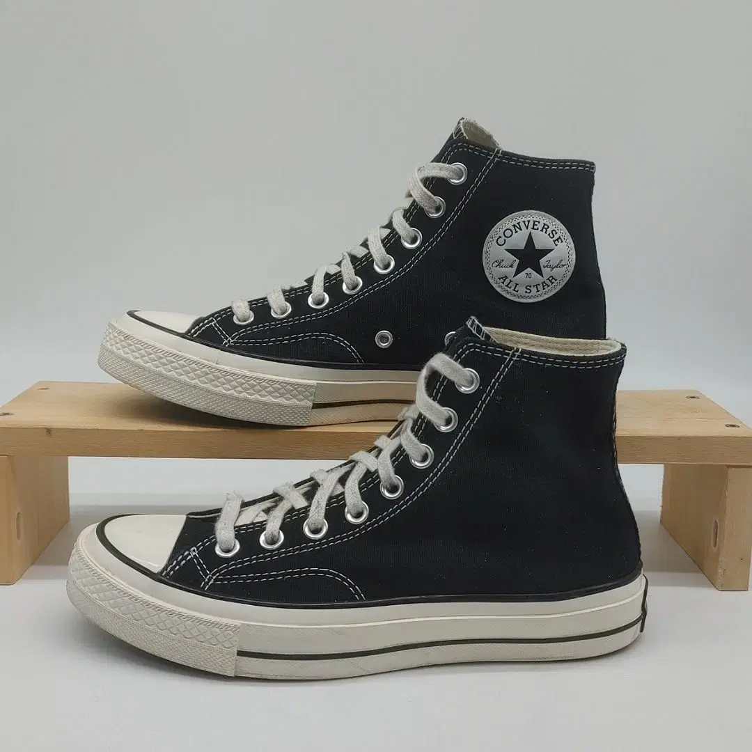 CONVERSE Chuck 70 High-Top 250!